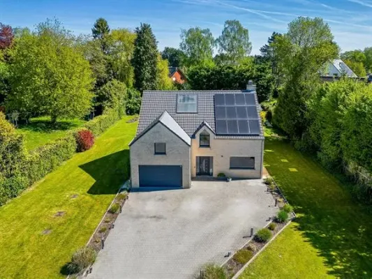 Spacious Villa with Garden and Solar Panels - Sint-Genesius-Rode - Image 3