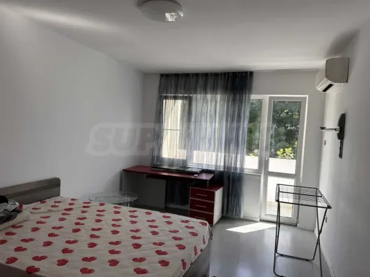 Spacious 3-Bedroom Apartment in Varna's Center - Image 4