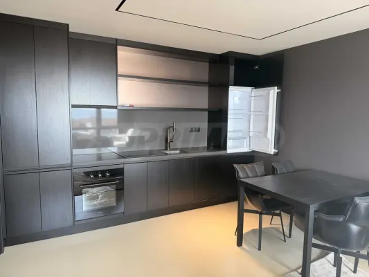 Varna Seafront Luxury Apartment - Image 1