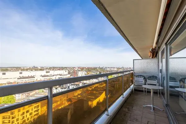 Spacious Brussels Apartment with Terraces & Panoramic City Views - Image 1