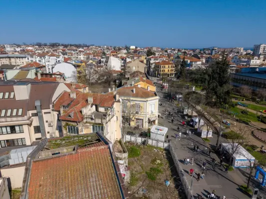 Iconic Burgas Building: Commercial & Residential Gem - Image 1