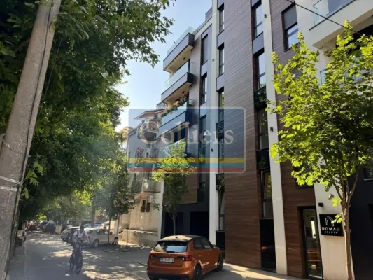 Spacious Four-Bedroom Apartment with Three Terraces and Garage in Vračar - Image 3