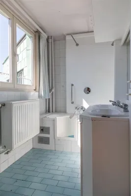 Top Floor Apartment with Stunning Views in Forest – 3 Bedrooms - Image 1