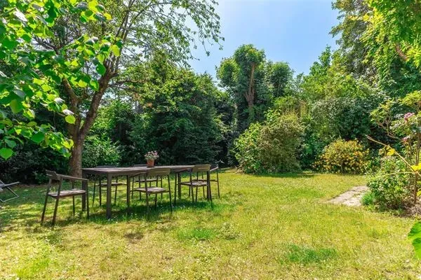 Art Deco Villa in Fort-Jaco – 5 Bedrooms, Green Oasis, 250m² - Image 4