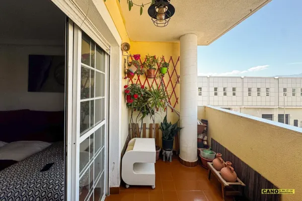 Spacious 3-Bedroom Apartment in Las Salinas, Roquetas de Mar - Image 1