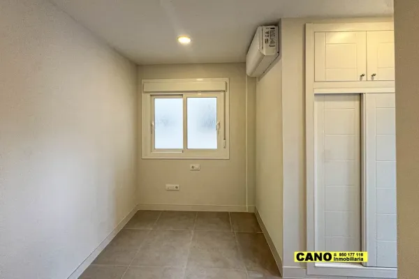 Spacious, Renovated Apartment with Stunning Sea Views in Almería - Image 5