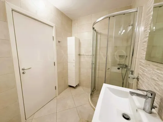 Stylish Varna Apartment: Central Location, Modern Comfort &amp; Features. - Image 3