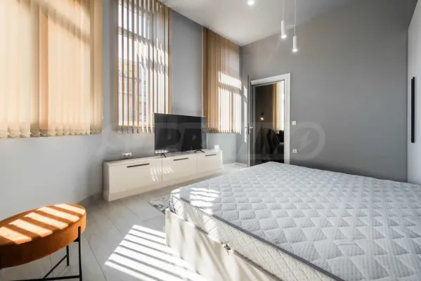 Spacious, Fully Furnished Apartment in Varna City Center - Image 1