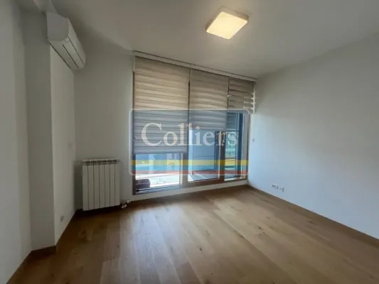 West 65: Modern Office Space - Image 1