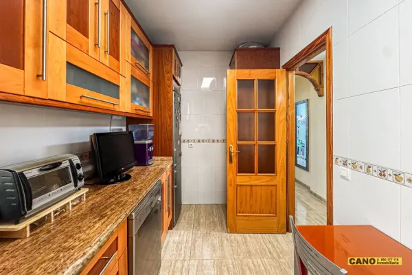 Spacious 3-Bedroom Sea View Apartment with Private Terrace - Image 3