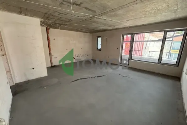 Spacious 4-Bedroom Apartment in Azimov Complex, Stara Zagora - Image 3