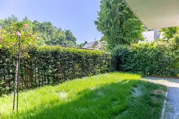 Uccle Apartment: Garden &amp; Modern Living - Image 3