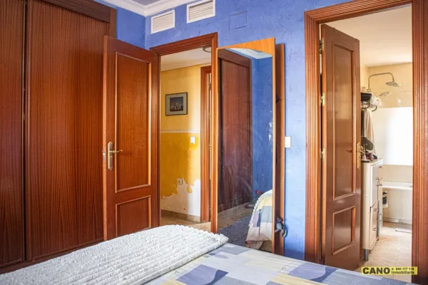 Spacious 4-Bedroom Apartment with Terrace in Las Salinas, Roquetas de Mar - Image 2
