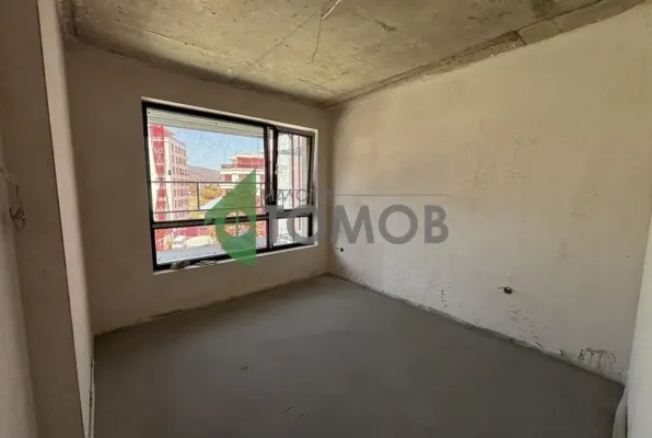 Spacious 4-Bedroom Apartment in Azimov Complex, Stara Zagora - Image 1