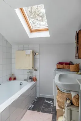 Charming Island House in Ukkel: Two Bedrooms, Terrace, and Quiet Life - Image 5