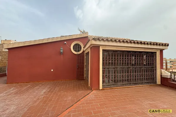 Spectacular Almería Chalet with Pool, Basement & Land Opportunity - Image 2