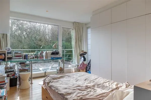 Spacious Villa in Ukkel: South-Facing Garden, 5 Bedrooms, 5 Bathrooms - Image 1