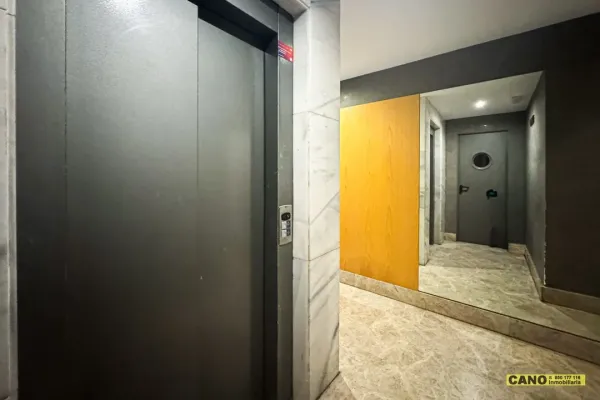 Spacious 2-Bedroom Apartment with Elevator in Almería, Spain - Image 5