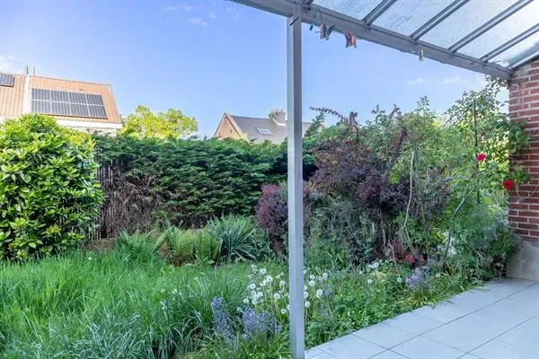 Renovate this Charming 3-Bedroom House with West Garden in Ukkel - Image 1