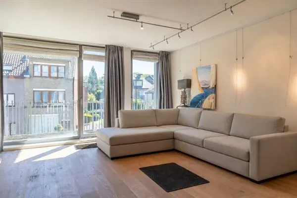 Stunning 2-Bed Apartment - Saint Job/Prince Orange - Image 1
