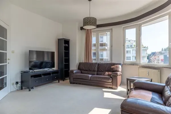 Corner Apartment: Tranquil Living Near Bois de la Cambre - Image 1