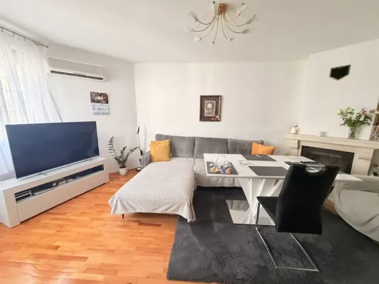 Spacious 3-Bedroom Mezonet in Burgas' "Vazrradane" District - Image 2