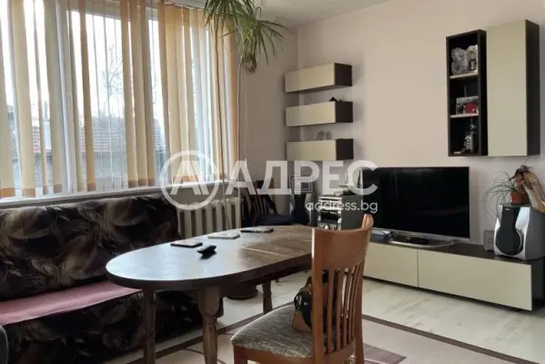 Spacious Fully Furnished Burgas Apartment with Garden and Garage for Sale - Image 2