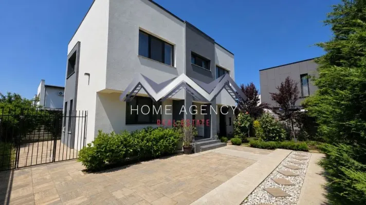 House for sale in Tunari - Image 1