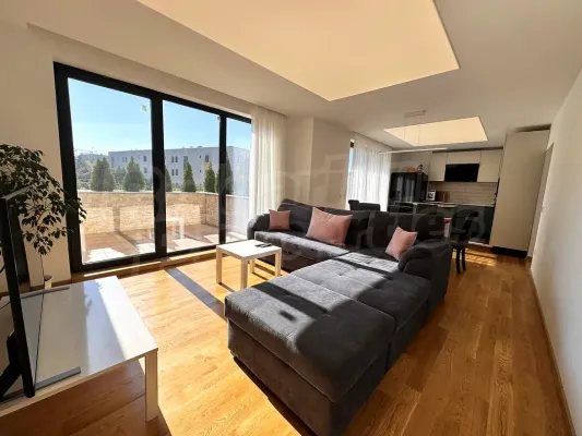 Spacious 3-Bed Apartment in Briz, Varna – Garden & Garage - Image 2