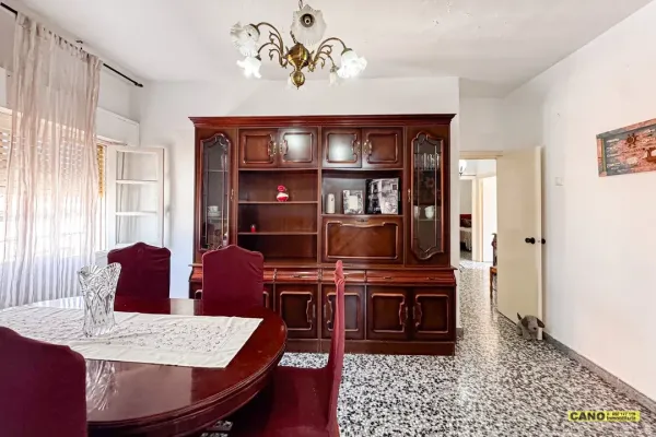 Bright 5BR Apartment in Almería - €179k - Image 5