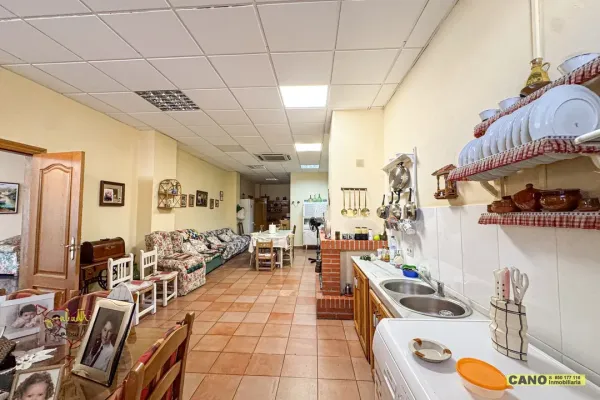 Spacious 3-Bedroom House with Elevator in Roquetas de Mar - Image 3