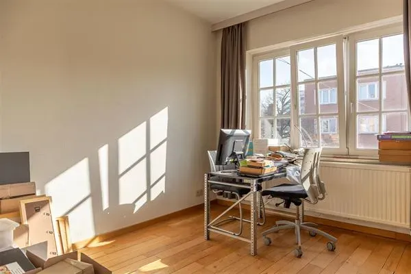 Spacious 4-Bedroom House with Rooftop & Parking in Ukkel - Image 5