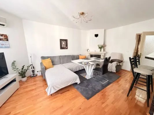 Spacious 3-Bedroom Mezonet in Burgas' "Vazrradane" District - Image 1