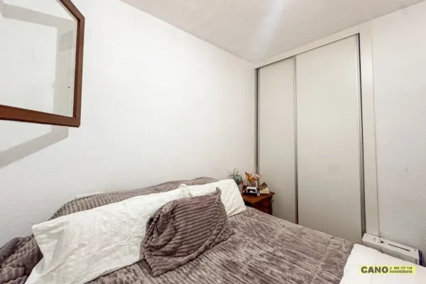 Spacious 2-Bedroom Apartment with Terrace in Aguadulce, Spain - Image 2