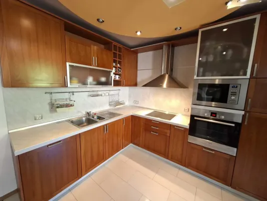 Spacious 3-bedroom apartment in Varna center. - Image 2