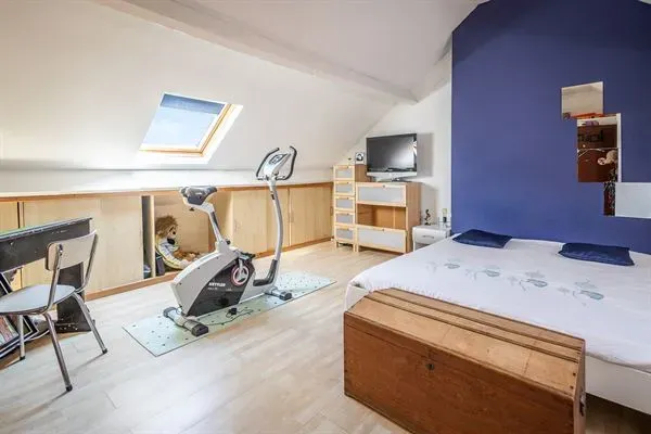 Spacious 3-Bed Anderlecht House with Terrace and Courtyard - €385,000 - Image 2