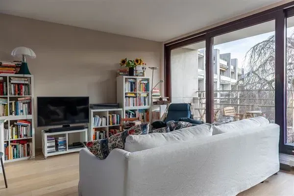 Spacious 2-Bed Apartment with Terrace in Private Park, Ukkel - Image 3