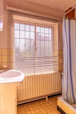 Renovate this Charming 3-Bedroom House with West Garden in Ukkel - Image 2