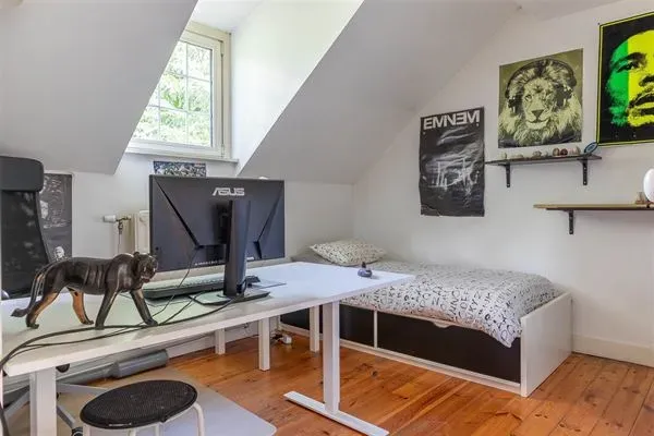 Spacious 6-Bedroom Villa in Quiet Ukkel with Garden & Garage - Image 3