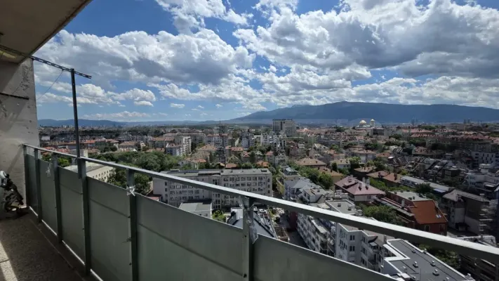 Bright South-Facing Apartment in Sofia's Heart - Image 3