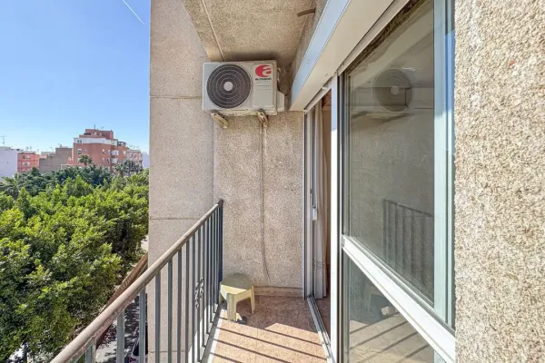 Spacious 3-Bedroom Apartment in Almería Capital with South-East Exposure - Image 2