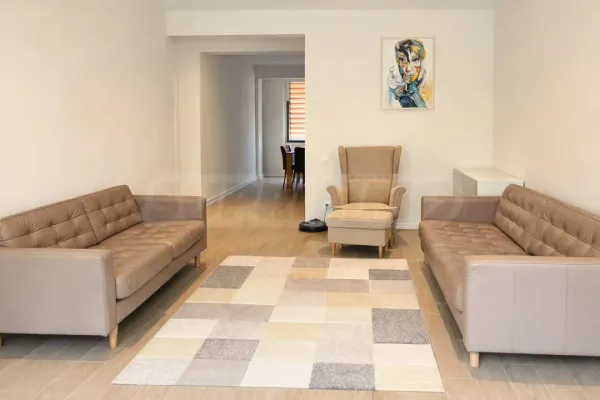 Stylish 3-Bedroom Apartment Near Mall Plovdiv - Image 1