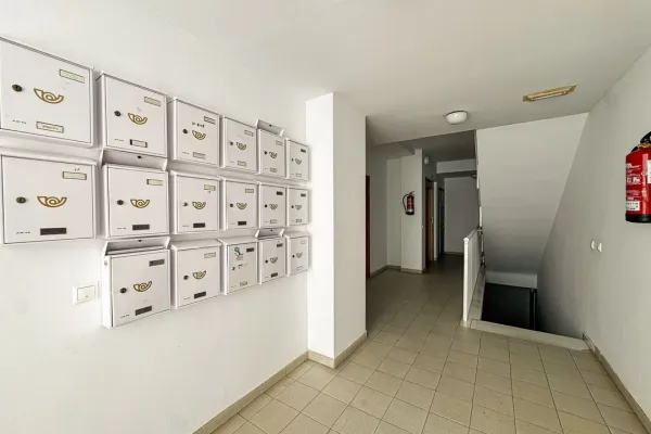 Spacious 3-Bedroom Apartment with Elevator in Beautiful Carboneras - Image 2