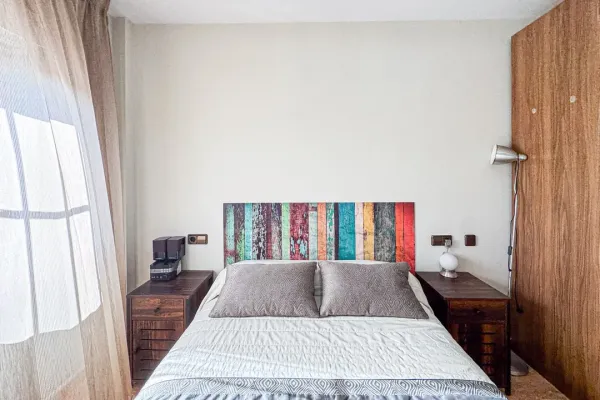 Spacious 3-Bedroom Apartment in Almería with Terrace & Garage - Image 2