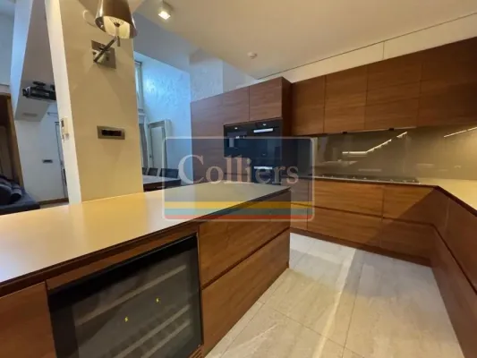 Luxurious Penthouse Apartment with Stunning Views in Belgrade's Vračar - Image 2