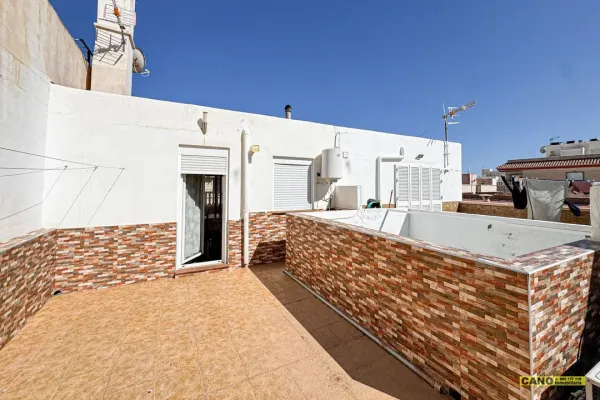 Spacious Apartment with Two Large Terraces Near the Sea in Carboneras - Image 4