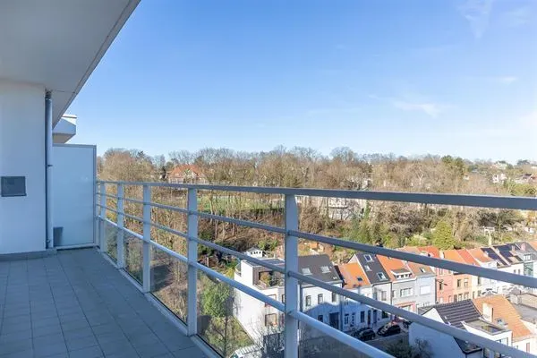 Bright 3-Bedroom Penthouse with Terraces & Parking in Ukkel - Image 1