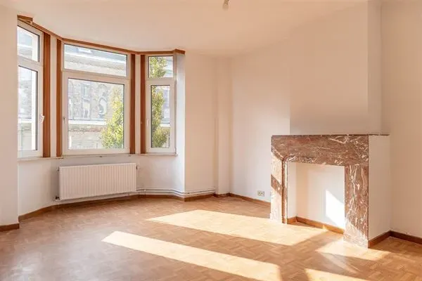 Spacious 5-Bedroom House Near Notre-Dame de Lourdes, Jette, Belgium - Image 1