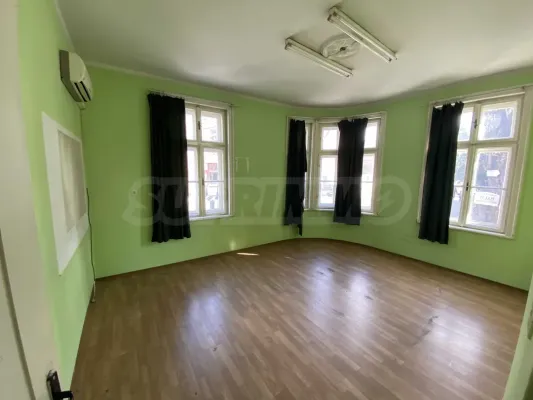 Spacious 120 m² Apartment in Vidin's Central District - Image 5