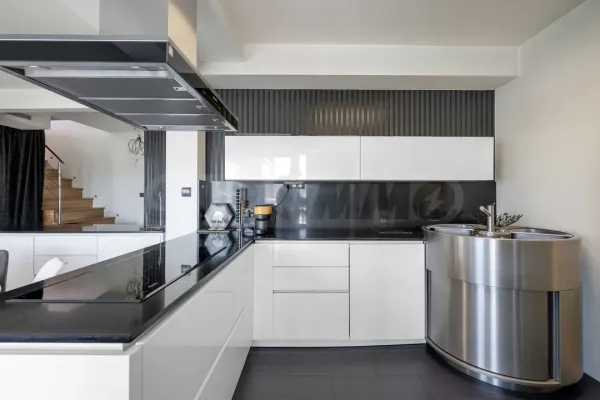 Spacious Two-Level Apartment in Kırşıyakı, Plovdiv. - Image 1